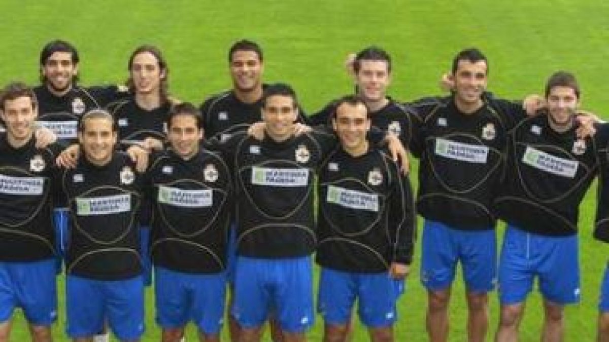 Iván Pérez (cuarto por la derecha), durante su etapa en el Deportivo B.