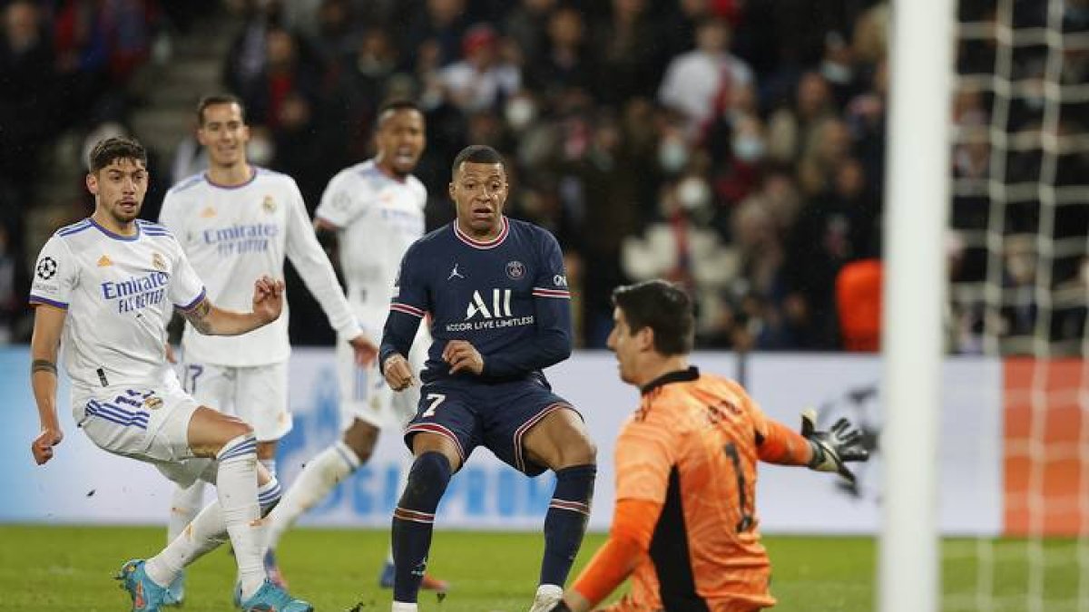 Mbappé rompió por completo a la defensa del Real Madrid con numerosas ocasiones hasta que marcó su gol en el minuto 94 de partido. IAN LANGSDON