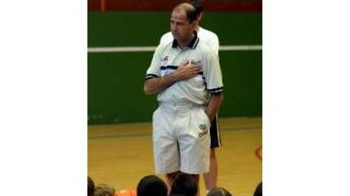 Javier Imbroda, impartiendo un clinic para niños en una foto de archivo
