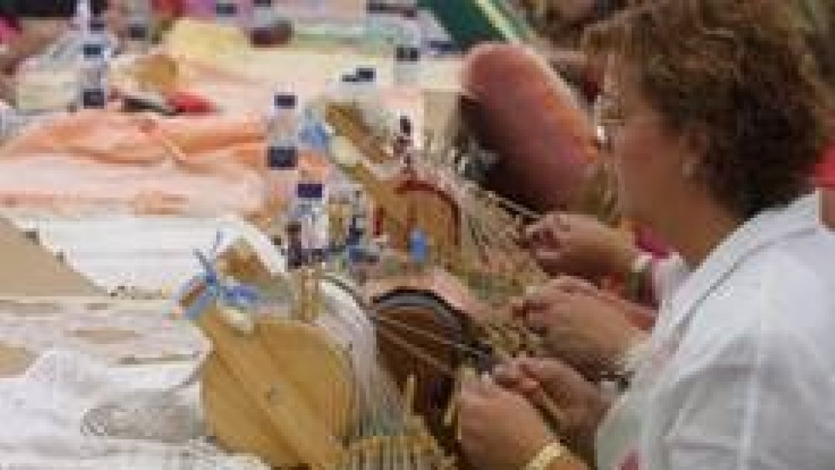 Algunas mujeres estuvieron desde primeras horas de la mañana haciendo su s creaciones