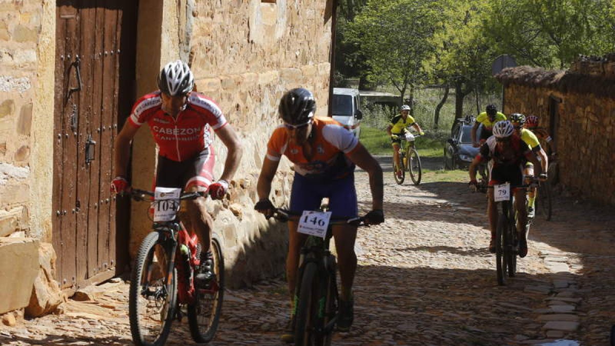 La Vuelta a León BTT cumplirá en 2019 su tercera entrega por la geografía provincial. MARCIANO PÉREZ