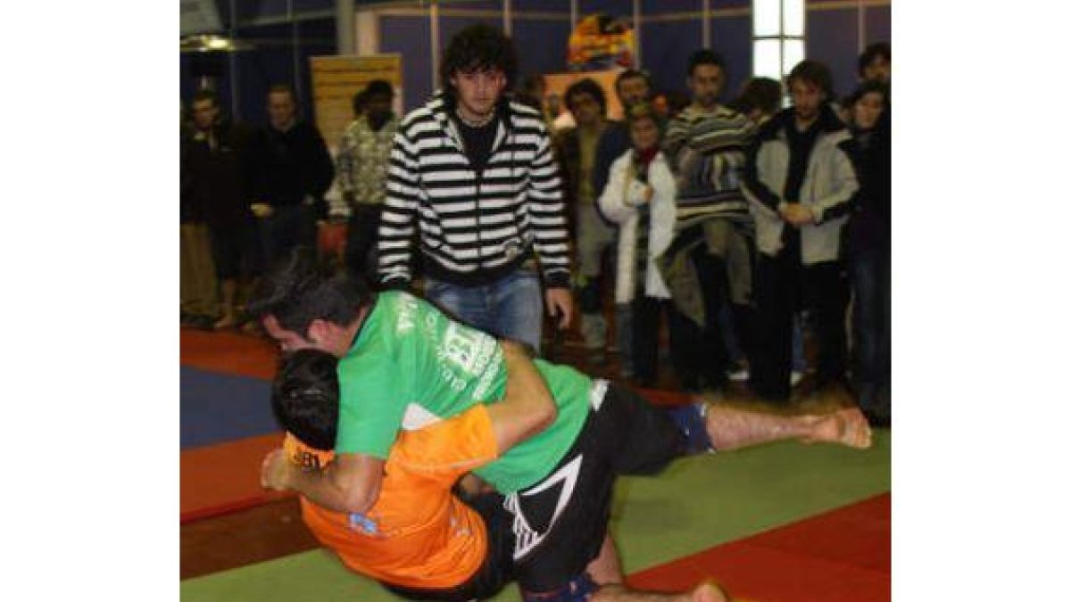 «Juramento», según la tradición bretona, de los luchadores participantes en el torneo am