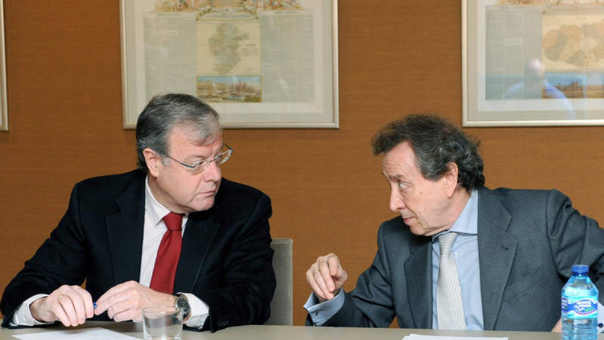 Silván durante su reunión con De Santiago-Juárez. DL