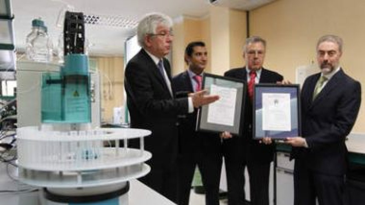 El rector en el acto de recepción del ISO.