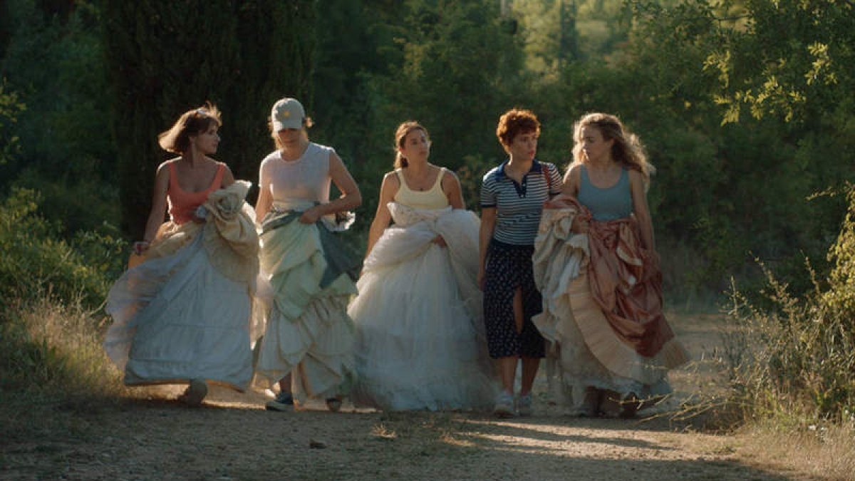 Rodaje de ‘Las chicas están bien’ en los exteriores del Viejo Molino Cela, en Nistal (San Justo de la Vega). ACADEMIA DE CINE