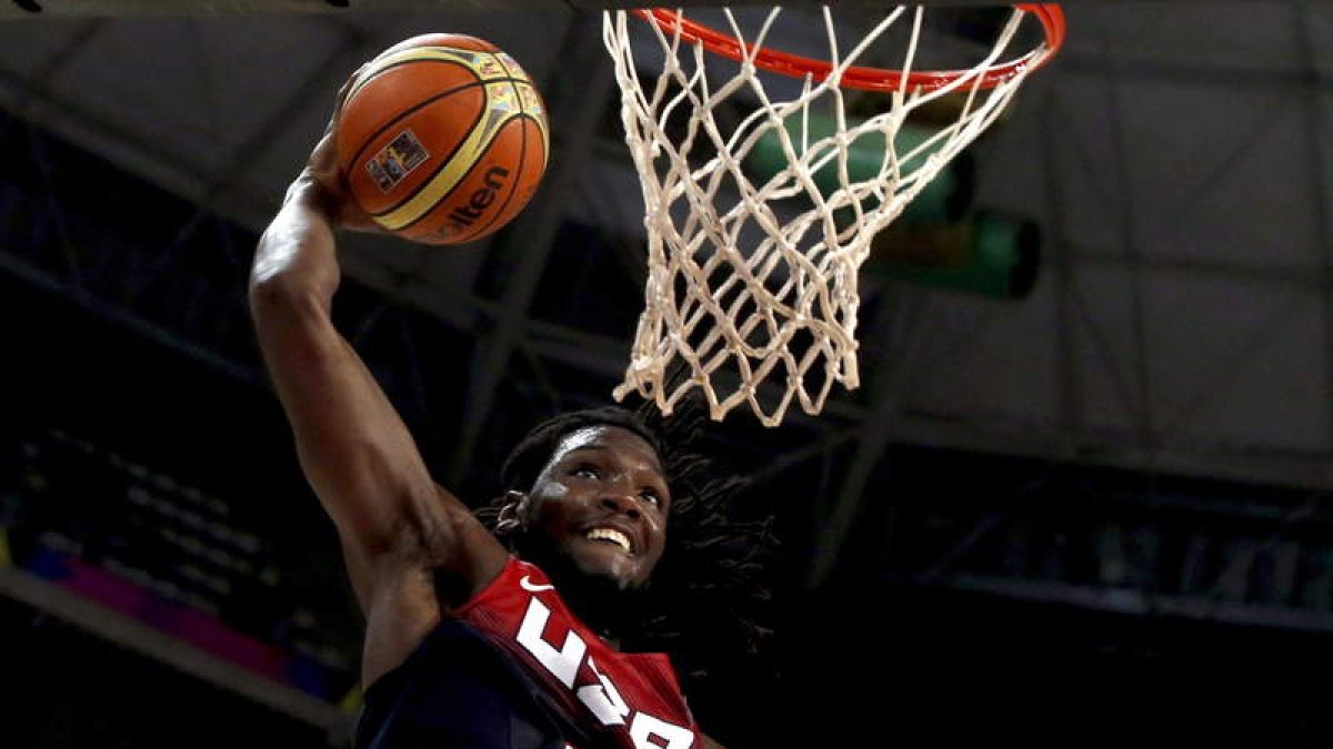 Kenneth Faried destrozó la defensa de Eslovenia.
