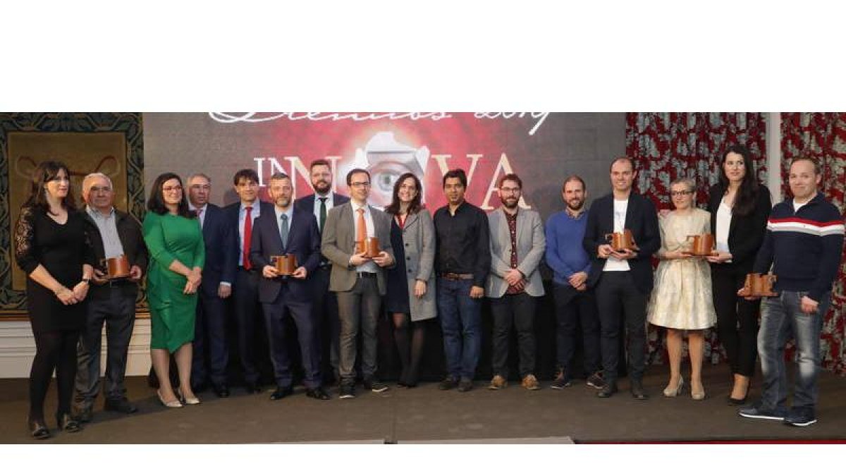 Noelia Álvarez, Jesús Álvarez, Esther Álvarez, Joaquín S. Torné, Carlos Franco, Alberto Muñoz, Roberto Vidal, Enrique Alegre, Adriana Ulibarri, Rubén Biswas, Eduardo Fidalgo, Víctor González-Castro, Javier Jiménez, Carmen Teresa Tudanca, Henar Rebollo y