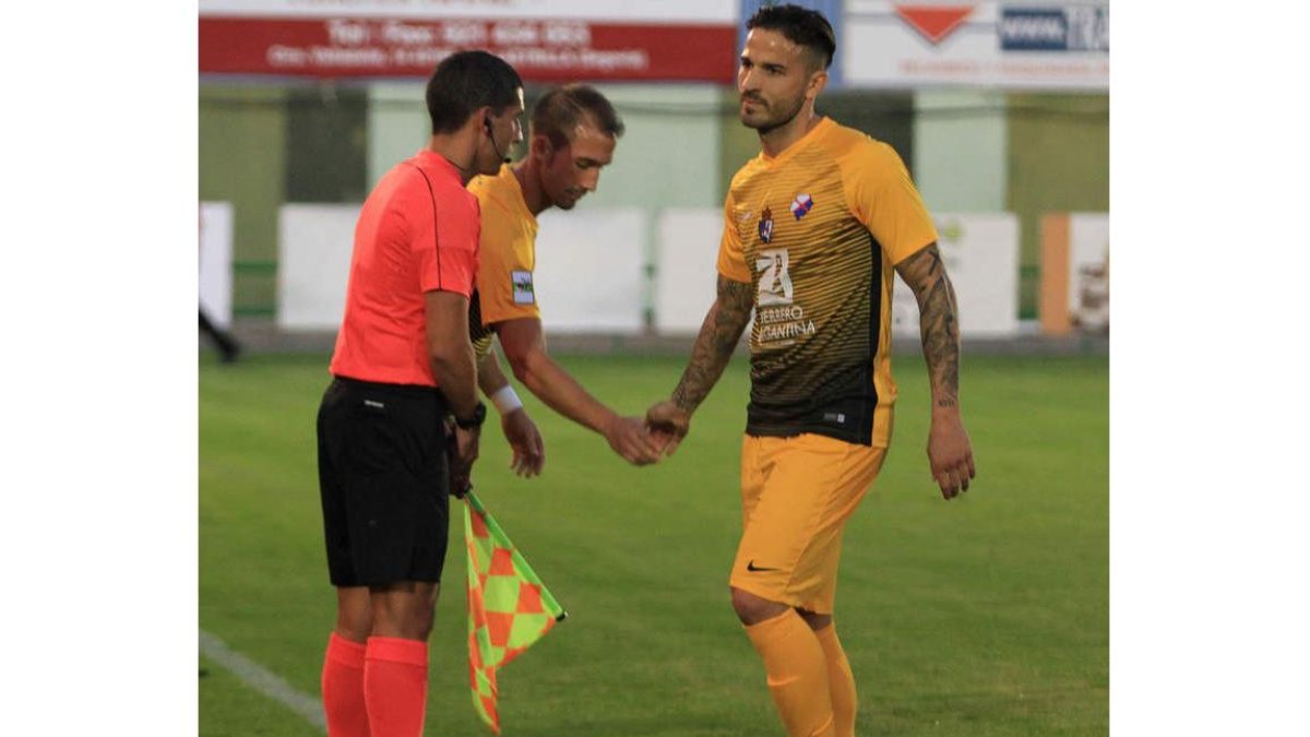 Ríos Reina sólo jugó ocho minutos en La Albuera. ANTONIO TANARRO