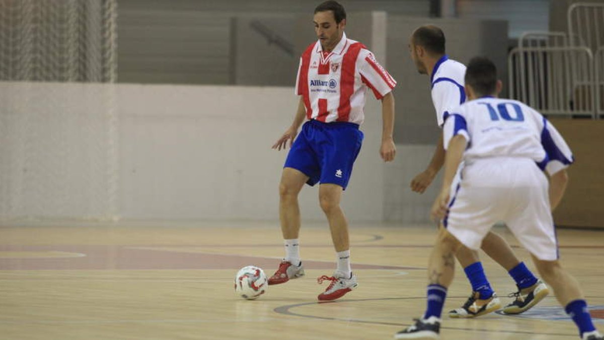 El equipo montañés ganó en Burgos y vuelve a ser líder.