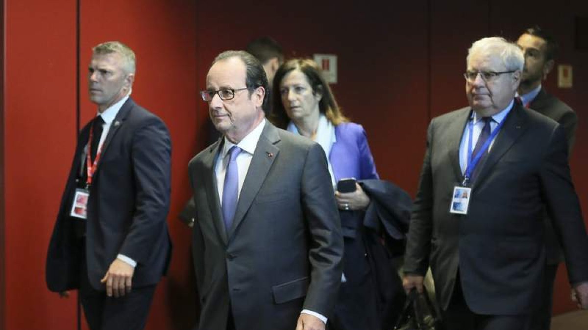 Hollande llega a la cumbre en la que trataron de convencer a Valonia de los beneficios del Ceta. O. H.
