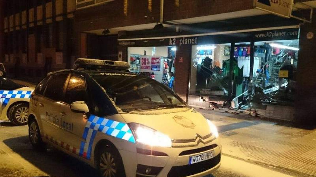 La patrullas de la brigada especial de la Policía Local en la zona