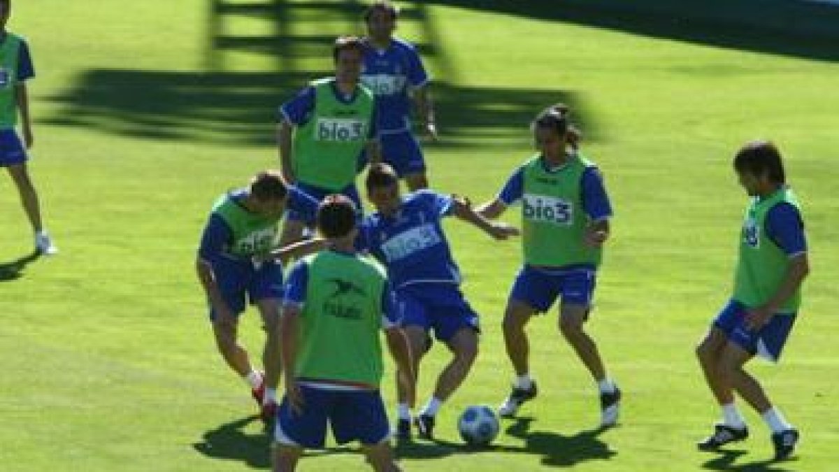 El equipo barcelonés llegó a León a primera hora de la tarde y entrenó en Puente Castro