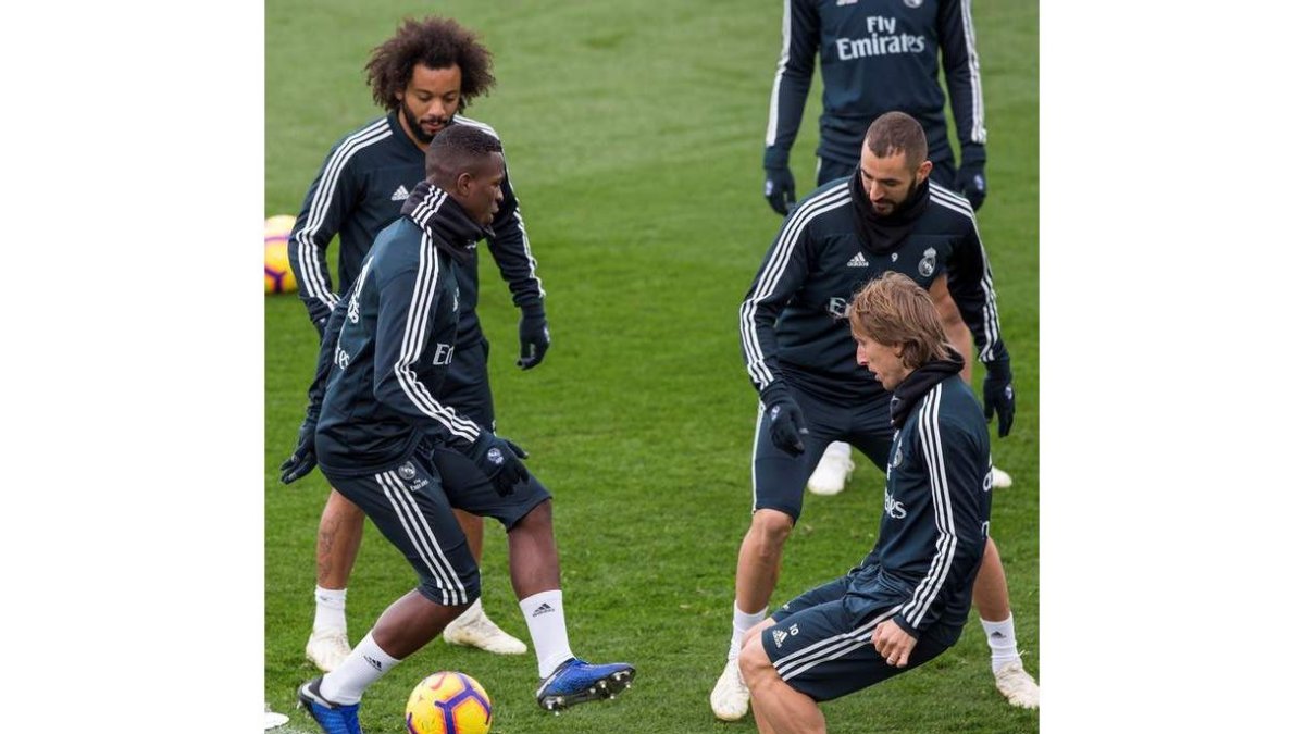 El Madrid prepara en Valdebebas el partido ante el Eibar. R. JIMÉNEZ