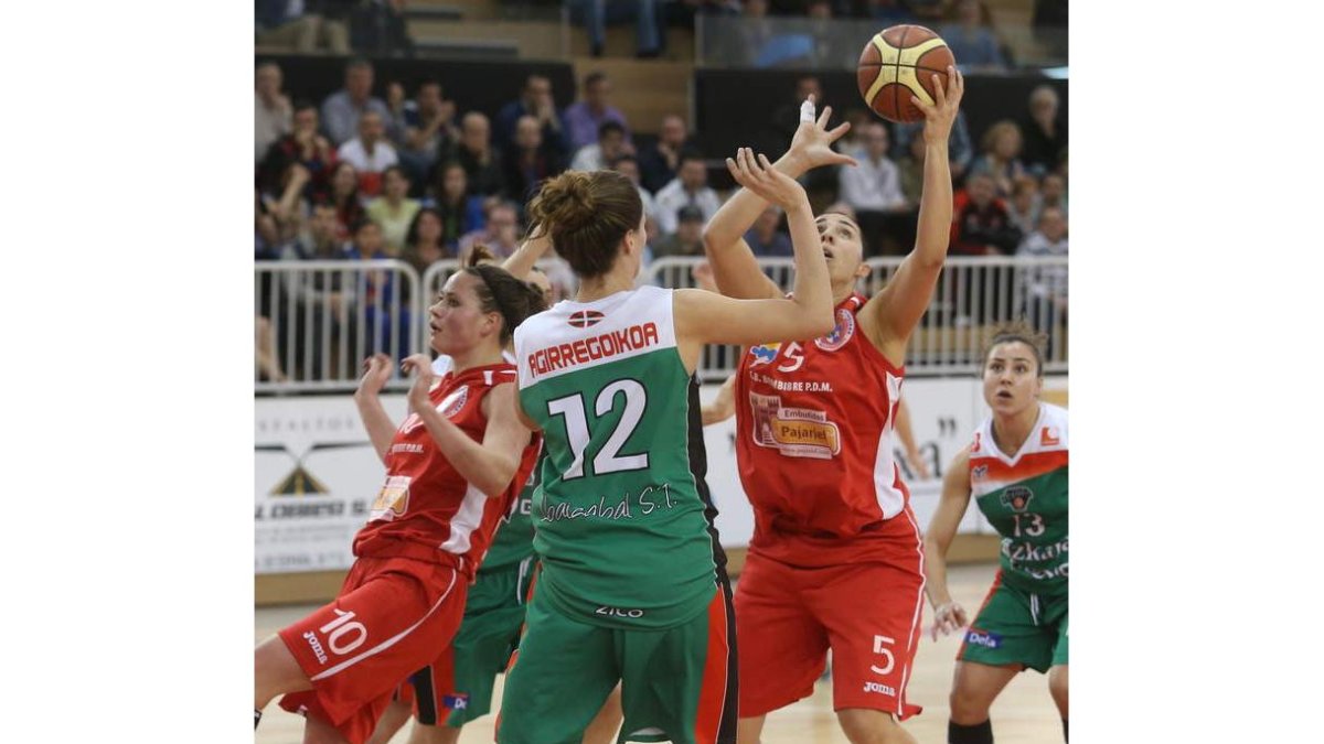 Montenegro anotó 13 puntos para el Pajariel Bembibre.