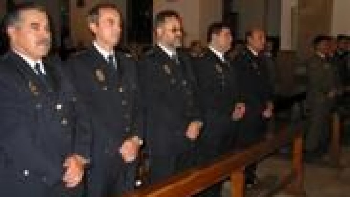 Los agentes de Astorga se sumaron a la celebración de su patrón