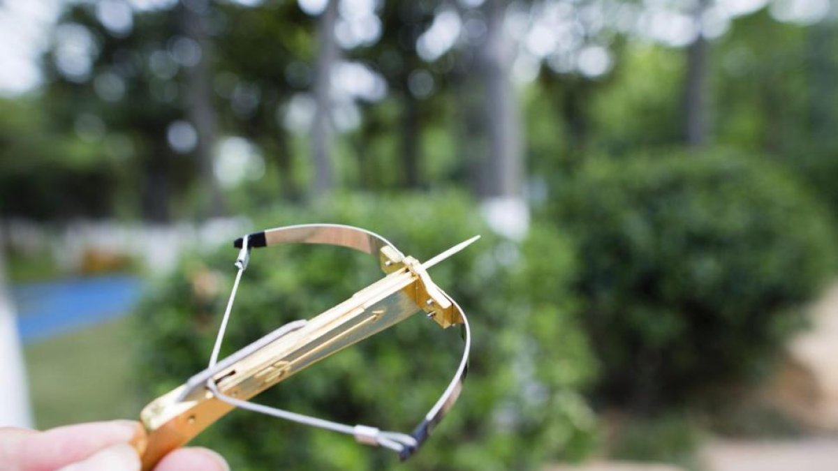 Una de las pequeñas ballestas, que causan furor entre los más pequeños y miedo entre los adultos.