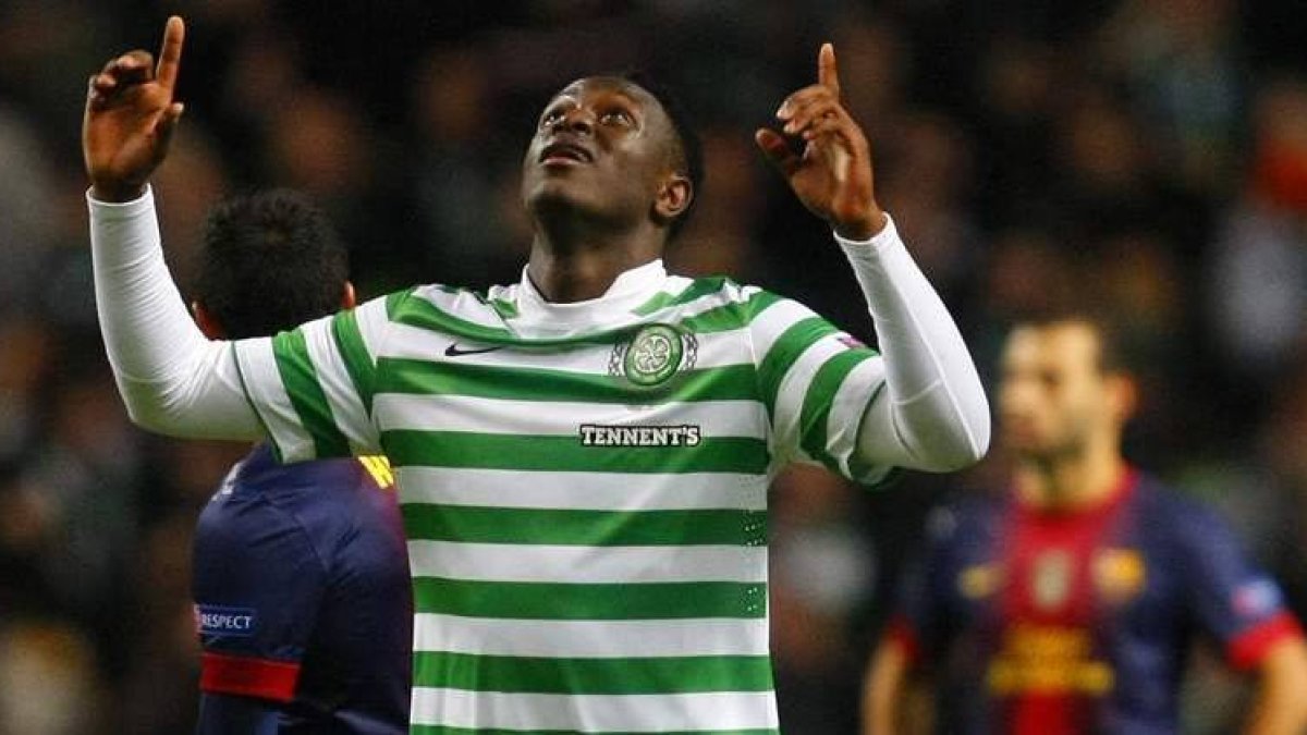 Wanyama celebra el primer gol del Celtic, con Mascherano, al fondo, lamentándose.