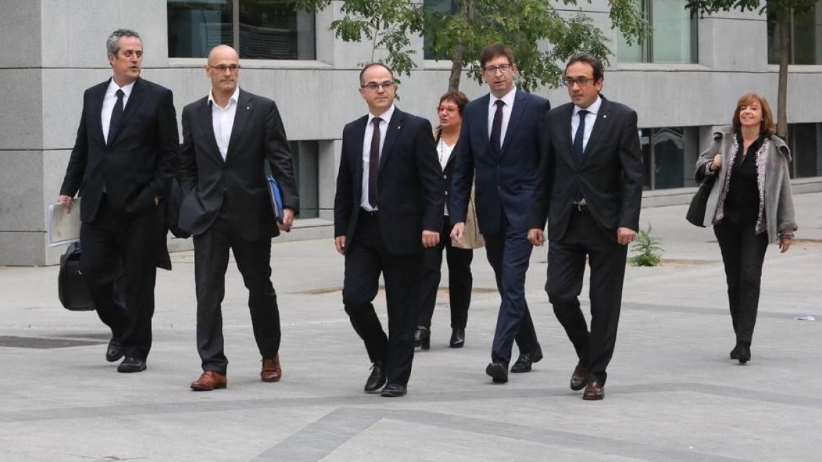 Siete de los consellers cesados a quienes la jueza Carmen Lamela ordenó prisión provisional.