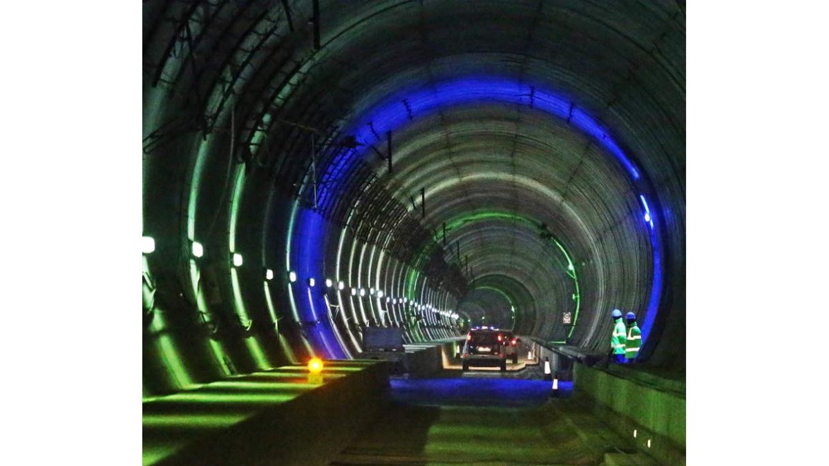 Imagen del túnel que se abrirá al tráfico ferroviario en 2015