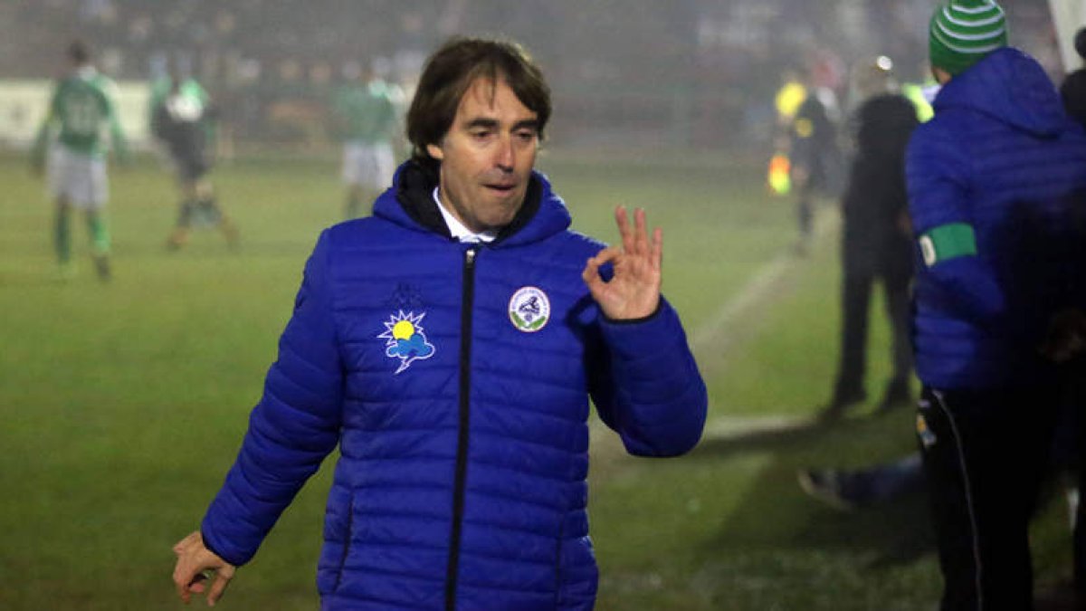 El entrenador del Atlético Astorga, Carlos Tornadijo, confía en conseguir un refuerzo para potenciar el ataque maragato.