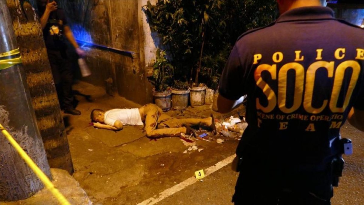 Un hombre acribillado a balazos en una calle de Manila.