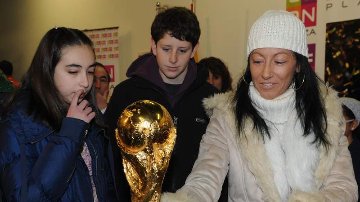 La Copa del Mundo durante su estancia en León.