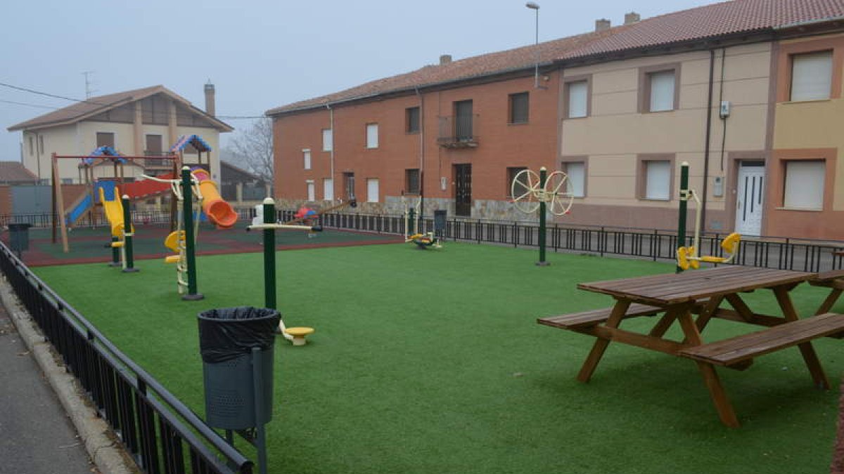 Imagen del nuevo parque infantil y de recreo construido en Cubillas de los Oteros. MEDINA