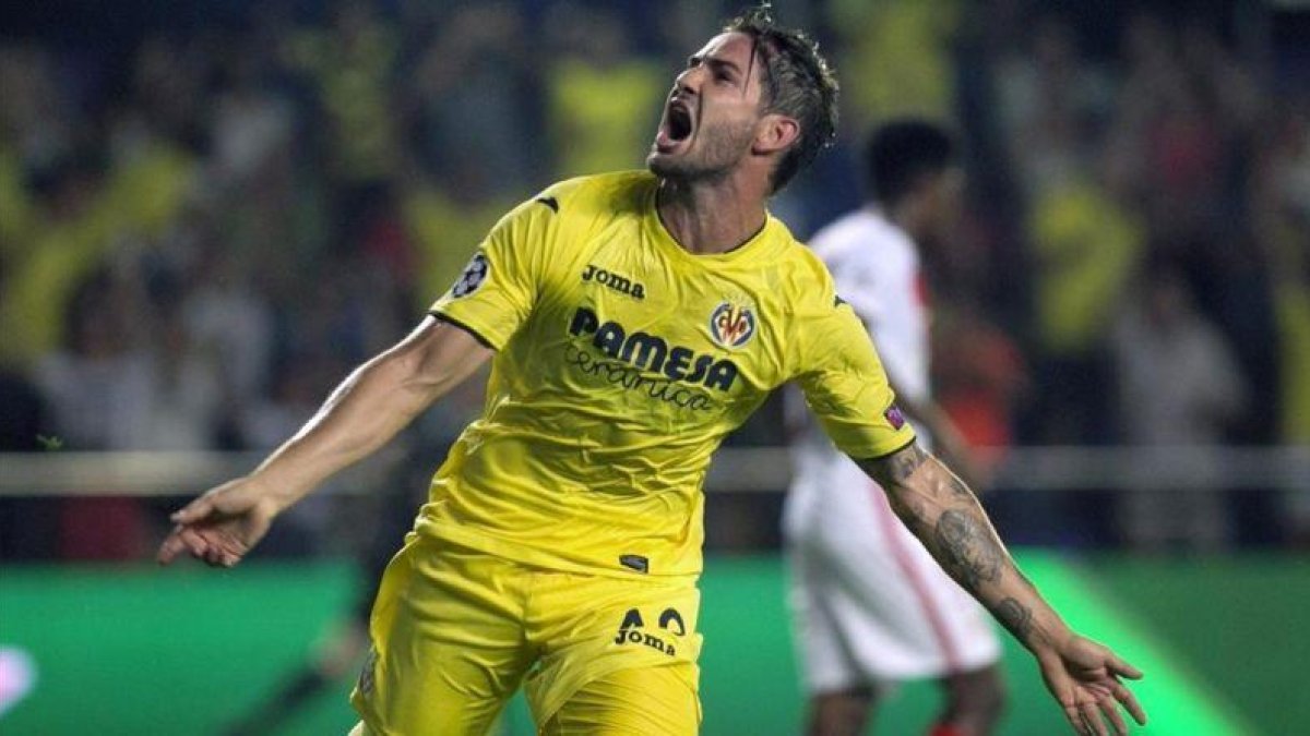 Alexandre Pato celebra su gol al Mónaco en la previa de la Champions, el  miércoles.