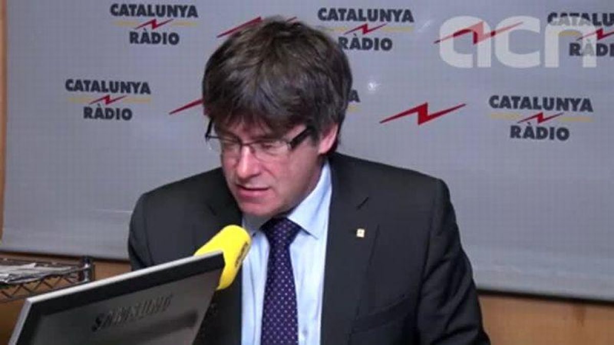Puigdemont, durante la entrevista en Catalunya Ràdio, este lunes.