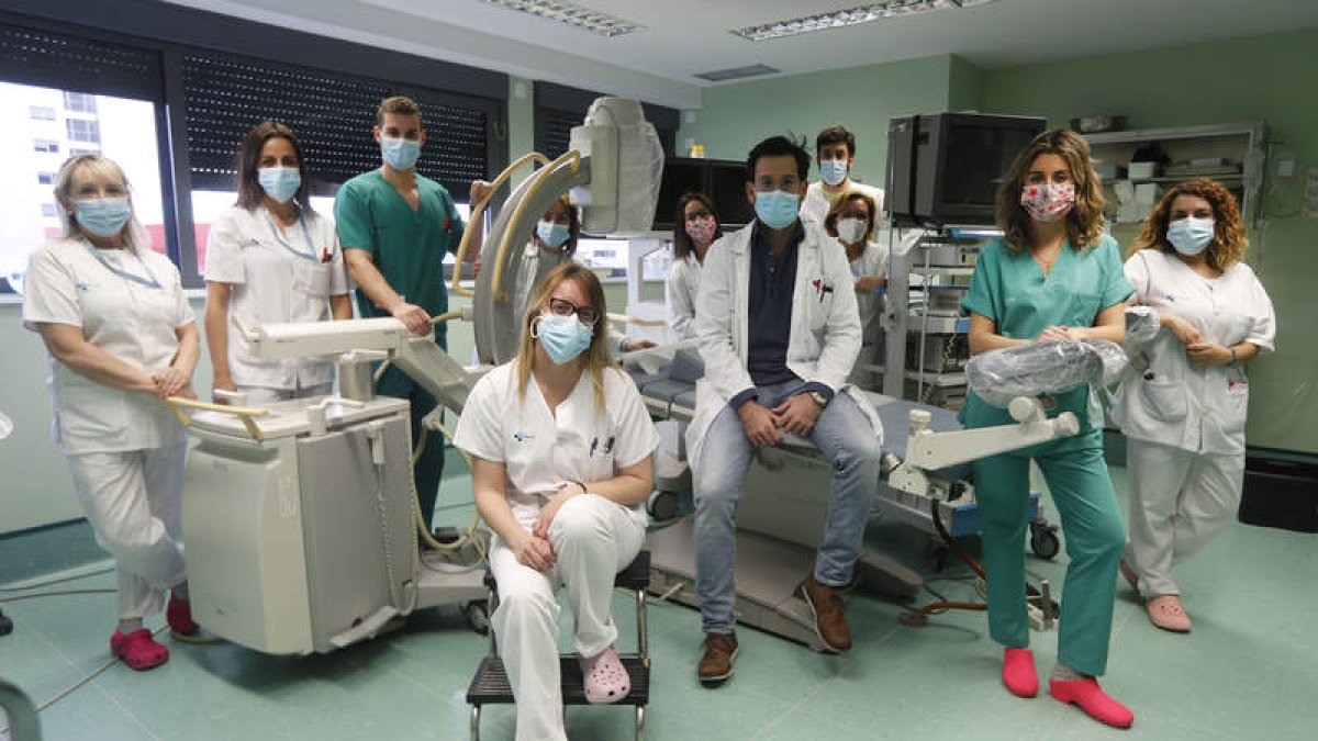 Parte del equipo de Urología del Hospital de León, que ha ganado el premio Joaquín Albarrán. JESÚS F. SALVADORES
