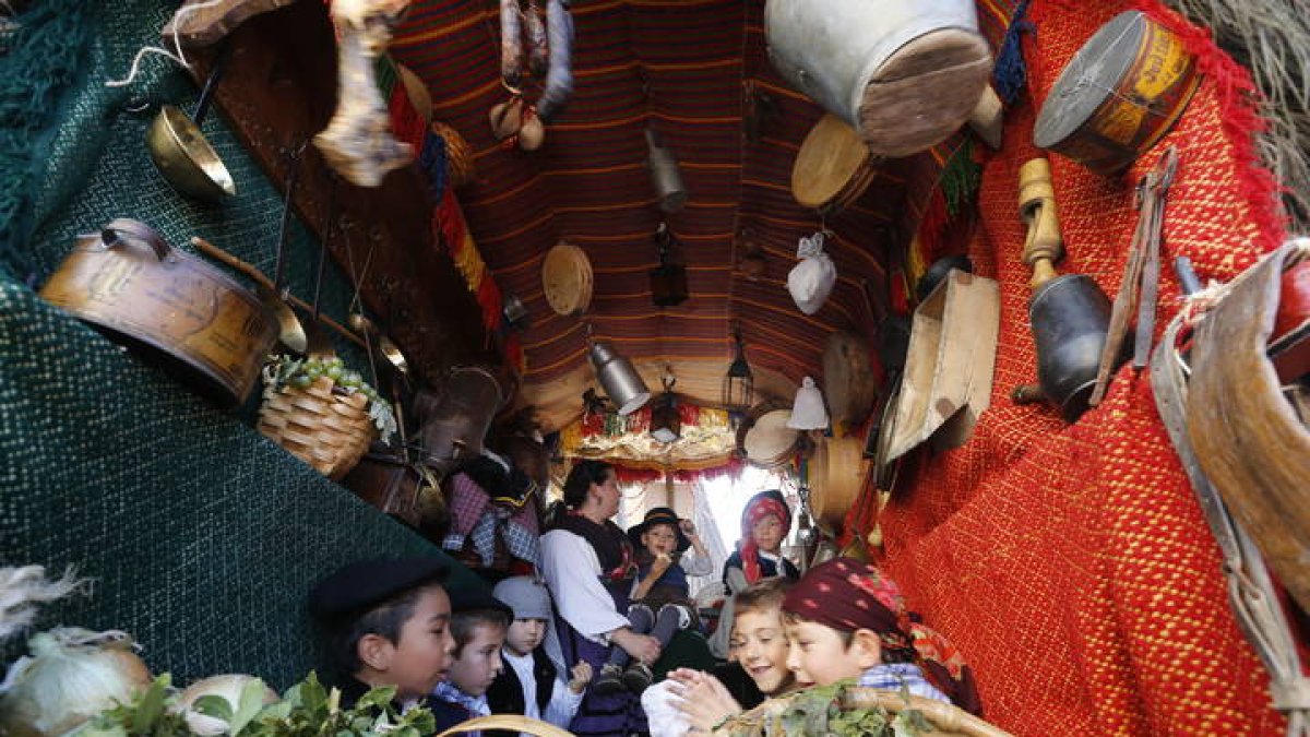 León vive su fiesta más auténtica por San Froilán. JESÚS F. SALVADORES