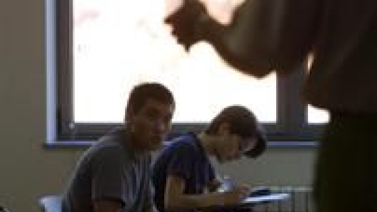Cientos de universitarios de la zona se apuntan a academias para sacar adelante sus estudios