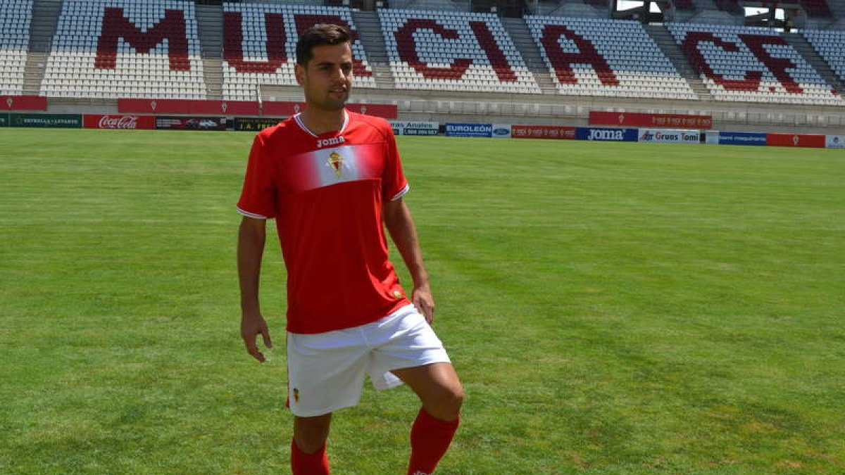 Tete es el nuevo refuerzo de la Ponferradina para acometer una temporada cargada de ilusión en el club berciano