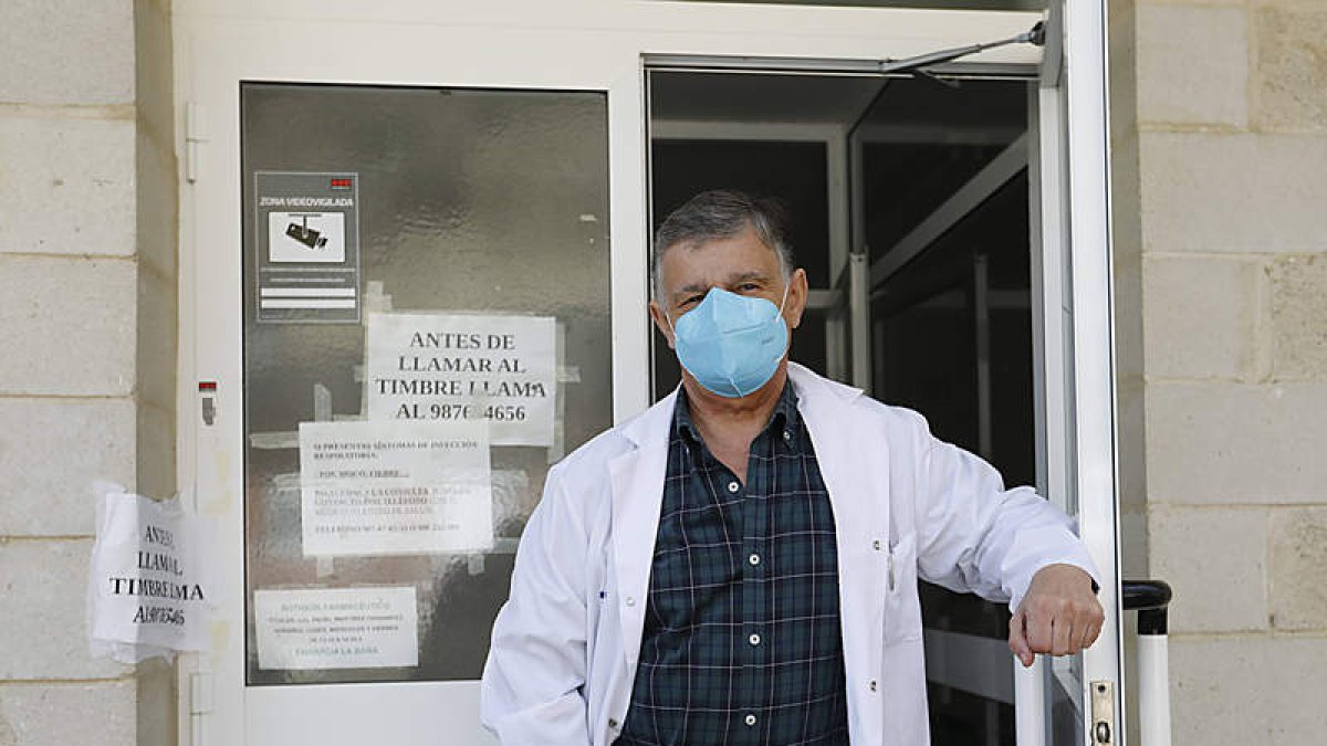 El médico José Mariano Gutiérrez Balbás. MARCIANO PÉREZ
