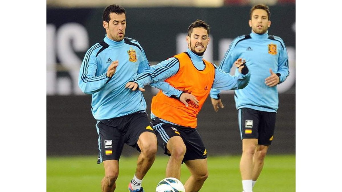 Isco, la gran novedad de la convocatoria, junto a Busquets y Jordi Alba.
