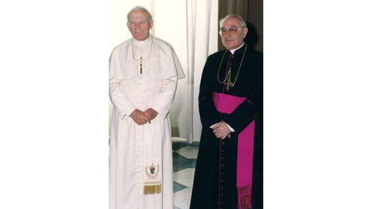 Antonio Vilaplana, junto a Juan Pablo II.