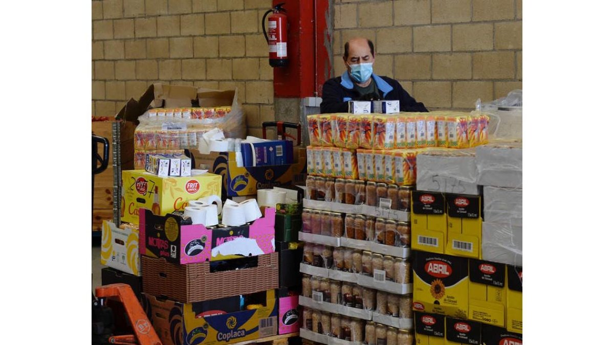 Almacén de un Banco de Alimentos. NACHO GALLEGO
