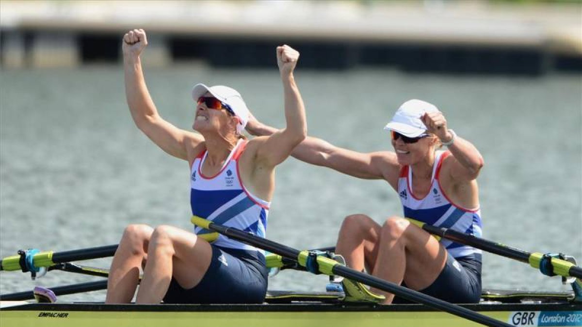 La pareja británica formada por Anna Watkins y Katherine Grainger celebrando la victoria