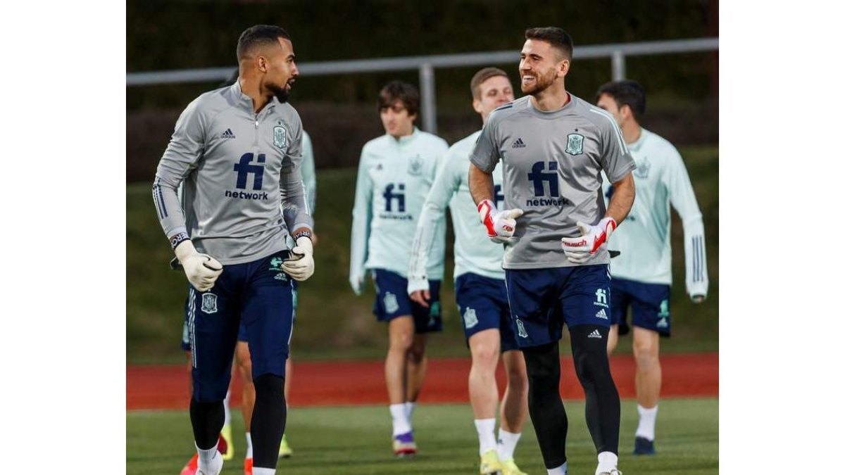 Robert Sánchez y Unai Simón en el entrenamiento de ayer. RFEF