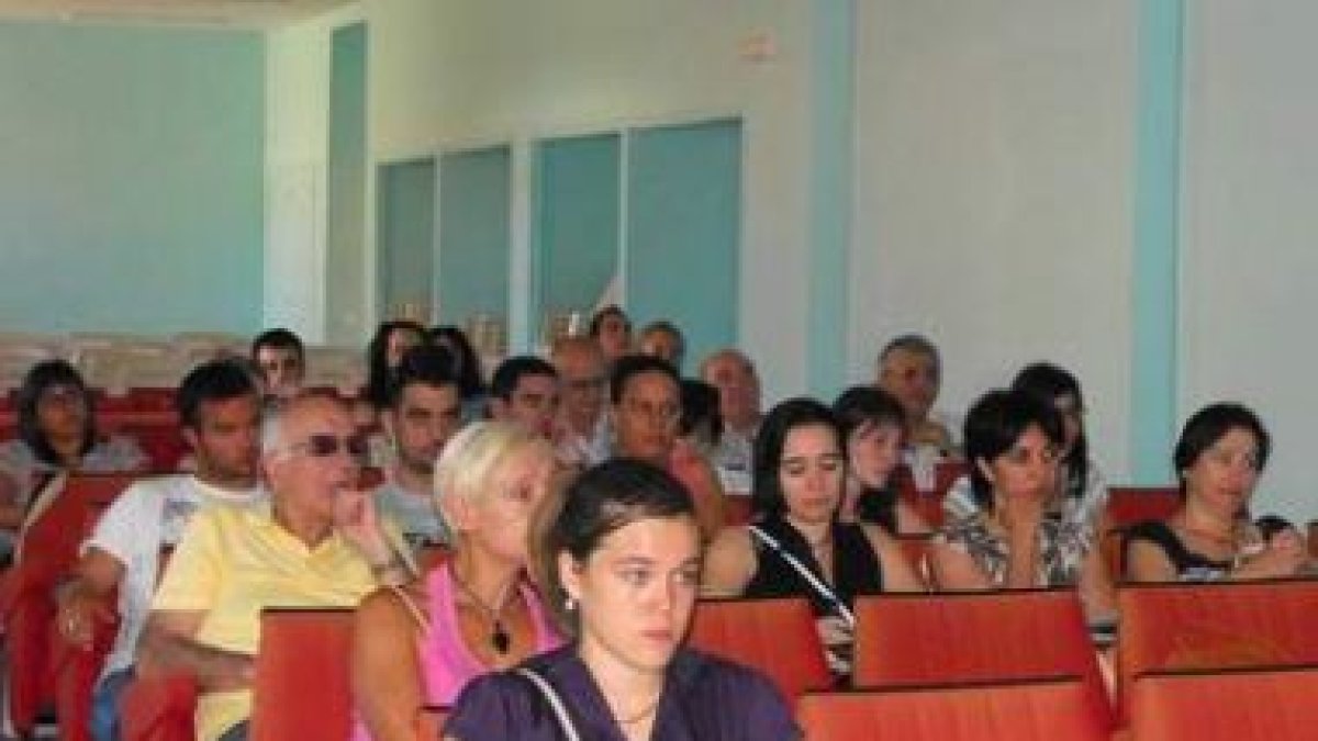 Alumnos participantes en el curso de la Universidad.