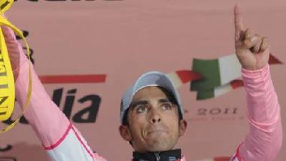 Alberto Contador dedica su victoria en la decimosexta etapa del Giro al fallecido Xavi Tondo.