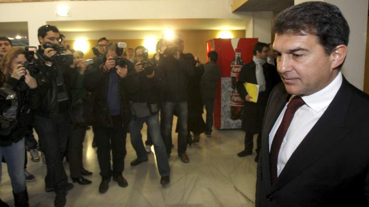 El Supremo condena a Laporta a avalar 64 millones de deuda.