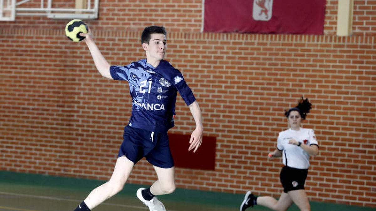 El cadete ademarista ganó al San Agustín 36-17 en el segundo partido del fin de semana. MARCIANO PÉREZ