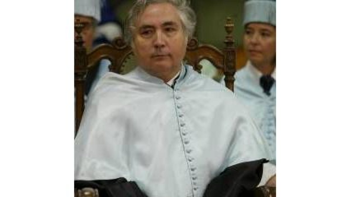 Castells es doctor honoris causa por la ULE
