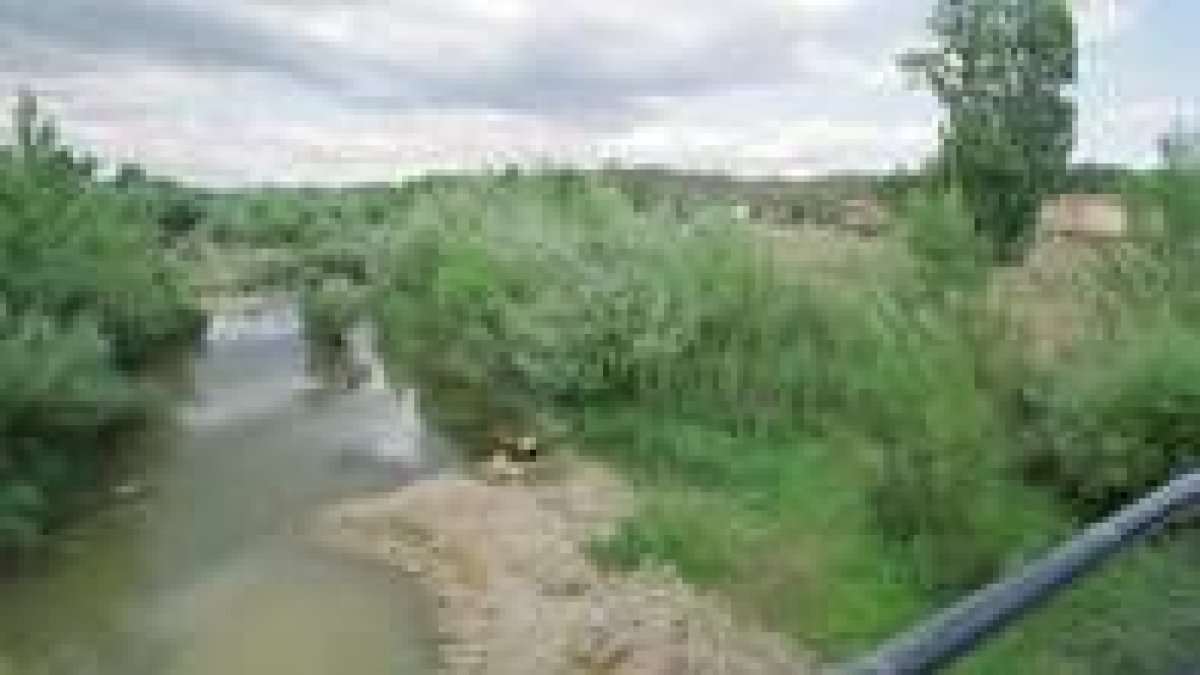 Vista del río Torío a su paso por Villaquilambre