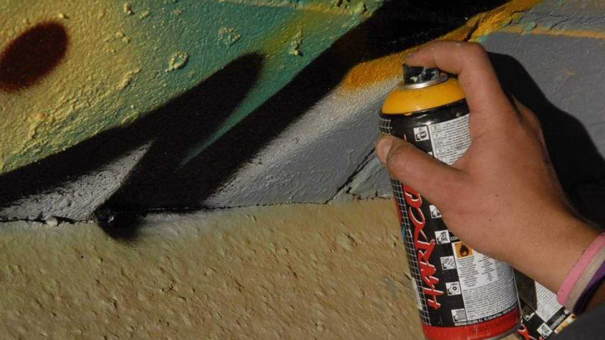Julio Rosa era conocido en la capital hispalense por sus grafitis. DL