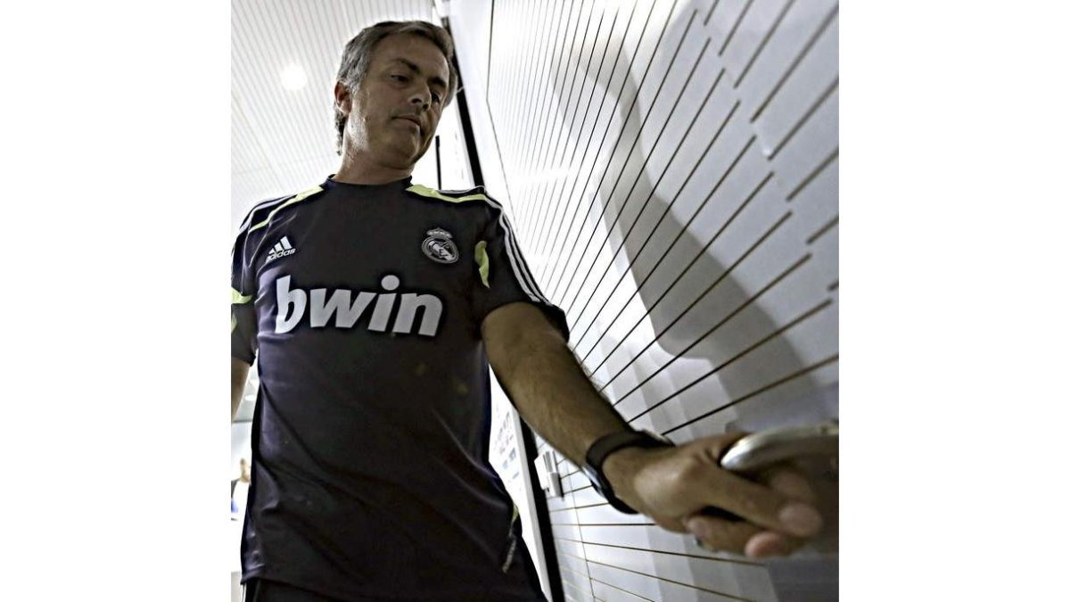 Mourinho apunta directamente a sus futbolistas, a los que acusa de falta de actitud.