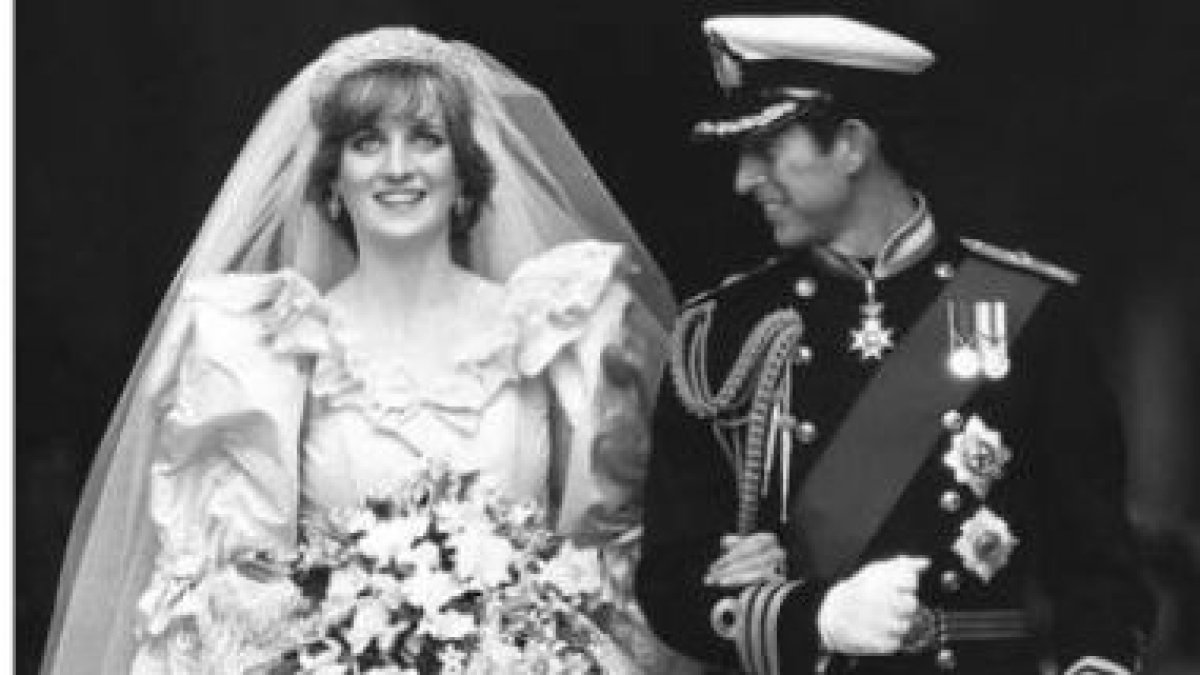 El príncipe Carlos de Inglaterra y Lady Di, en un momento de su boda, en julio de 1981.