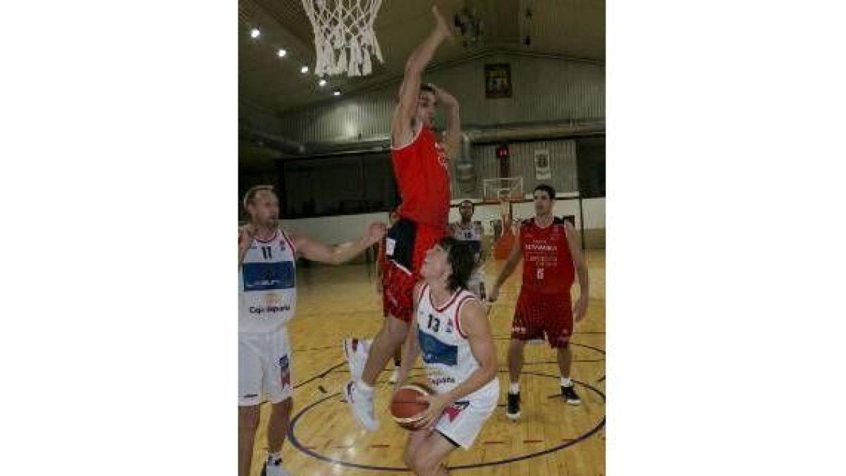 Rocchia -en la foto contra Lobos en septiembre- está progresando