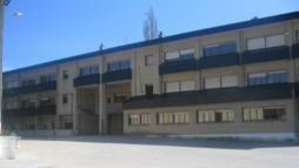 En la imagen, el colegio San Lorenzo de Brindis que desde ayer está sin suministro eléctrico